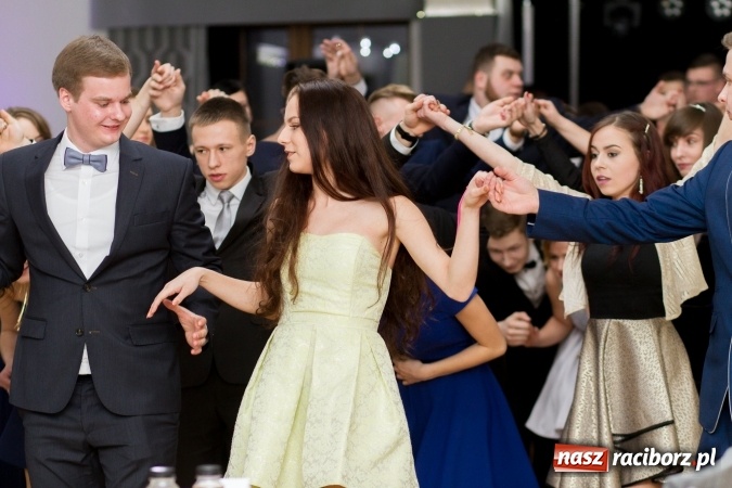 Zdjęcie w galerii na portalu naszraciborz.pl: Sezon studniówkowy trwa - dziś w Bravo bawi się Mechanik FOTO i WIDEO wiadomości z regionu