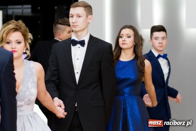 Zdjęcie w galerii na portalu naszraciborz.pl: Sezon studniówkowy trwa - dziś w Bravo bawi się Mechanik FOTO i WIDEO wiadomości z regionu