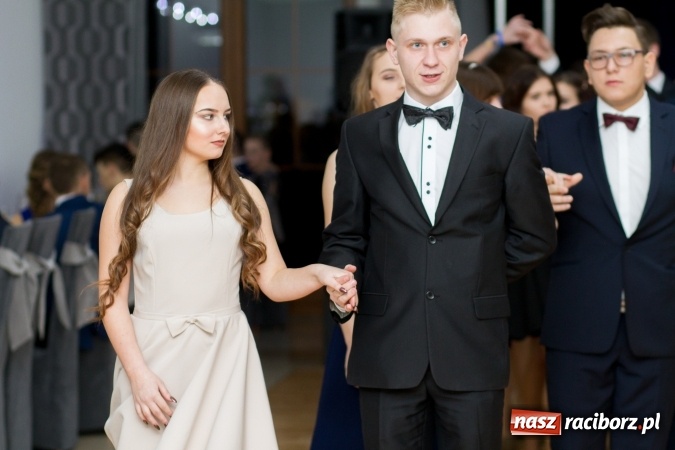 Zdjęcie w galerii na portalu naszraciborz.pl: Sezon studniówkowy trwa - dziś w Bravo bawi się Mechanik FOTO i WIDEO wiadomości z regionu