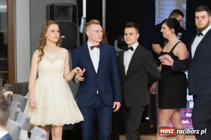 Zdjęcie w galerii na portalu naszraciborz.pl: Sezon studniówkowy trwa - dziś w Bravo bawi się Mechanik FOTO i WIDEO wiadomości z regionu