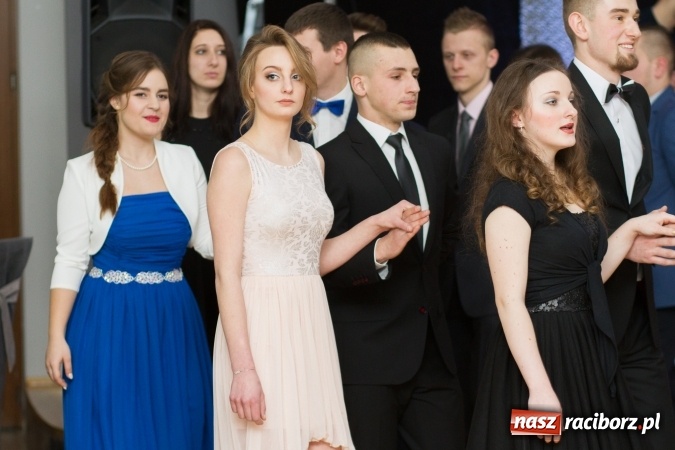 Zdjęcie w galerii na portalu naszraciborz.pl: Sezon studniówkowy trwa - dziś w Bravo bawi się Mechanik FOTO i WIDEO wiadomości z regionu