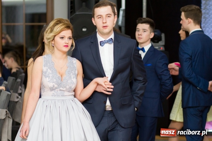 Zdjęcie w galerii na portalu naszraciborz.pl: Sezon studniówkowy trwa - dziś w Bravo bawi się Mechanik FOTO i WIDEO wiadomości z regionu