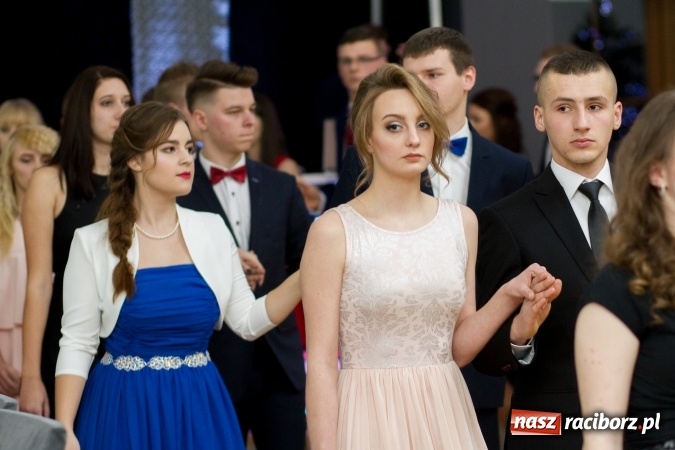 Zdjęcie w galerii na portalu naszraciborz.pl: Sezon studniówkowy trwa - dziś w Bravo bawi się Mechanik FOTO i WIDEO wiadomości z regionu