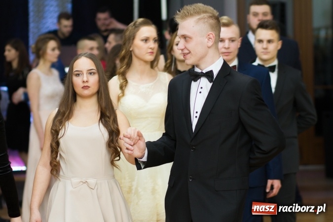 Zdjęcie w galerii na portalu naszraciborz.pl: Sezon studniówkowy trwa - dziś w Bravo bawi się Mechanik FOTO i WIDEO wiadomości z regionu