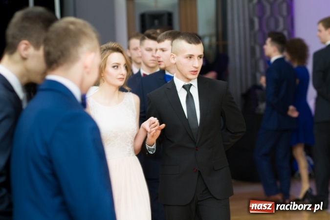 Zdjęcie w galerii na portalu naszraciborz.pl: Sezon studniówkowy trwa - dziś w Bravo bawi się Mechanik FOTO i WIDEO wiadomości z regionu