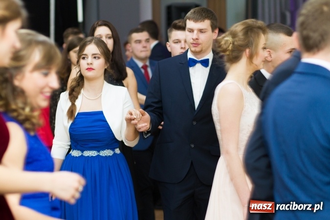 Zdjęcie w galerii na portalu naszraciborz.pl: Sezon studniówkowy trwa - dziś w Bravo bawi się Mechanik FOTO i WIDEO wiadomości z regionu