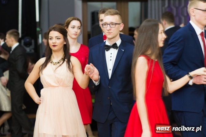 Zdjęcie w galerii na portalu naszraciborz.pl: Sezon studniówkowy trwa - dziś w Bravo bawi się Mechanik FOTO i WIDEO wiadomości z regionu