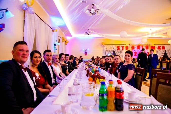 Zdjęcie w galerii na portalu naszraciborz.pl: Gastronomicy, hotelarze i technicy analitycy na studniówce w Anielskim Młynie  wiadomości z regionu