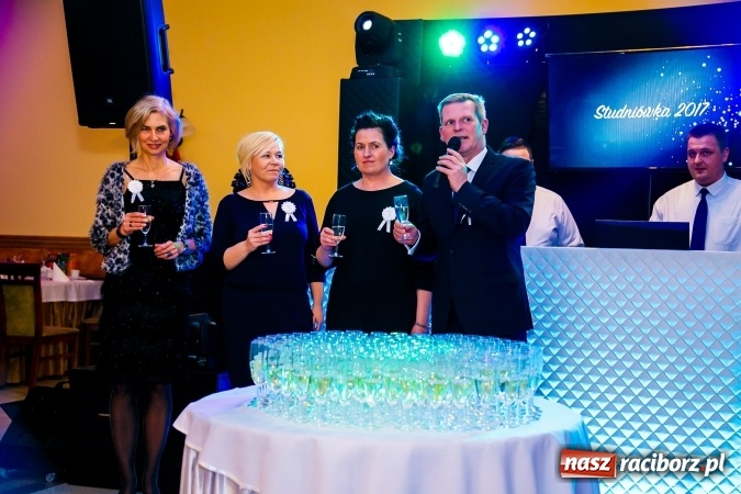Zdjęcie w galerii na portalu naszraciborz.pl: Gastronomicy, hotelarze i technicy analitycy na studniówce w Anielskim Młynie  wiadomości z regionu