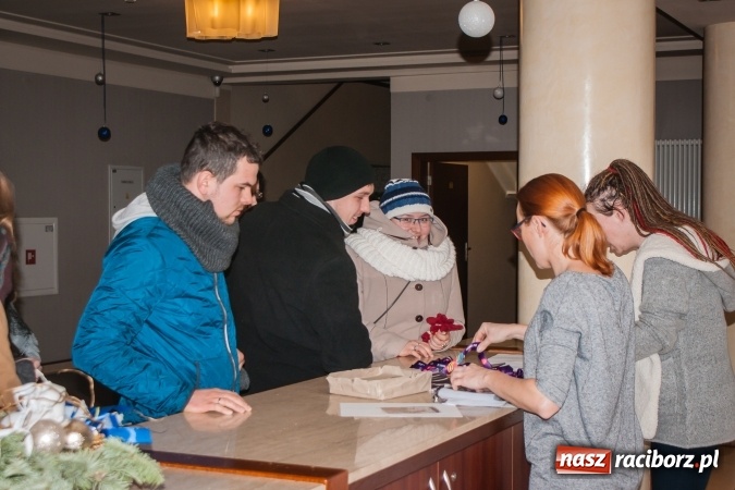 Zdjęcie w galerii na portalu naszraciborz.pl: XXV Finał Wielkiej Orkiestry Świątecznej Pomocy: 80 wolontariuszy na ulicach Raciborza wiadomości z regionu