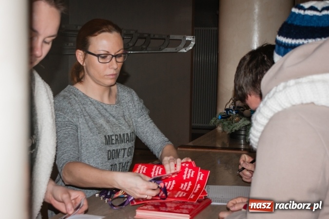 Zdjęcie w galerii na portalu naszraciborz.pl: XXV Finał Wielkiej Orkiestry Świątecznej Pomocy: 80 wolontariuszy na ulicach Raciborza wiadomości z regionu