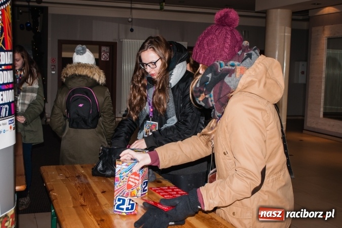Zdjęcie w galerii na portalu naszraciborz.pl: XXV Finał Wielkiej Orkiestry Świątecznej Pomocy: 80 wolontariuszy na ulicach Raciborza wiadomości z regionu
