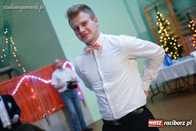 Zdjęcie w galerii na portalu naszraciborz.pl: Szalona studniówka maturzystów Kasprowicza  wiadomości z regionu