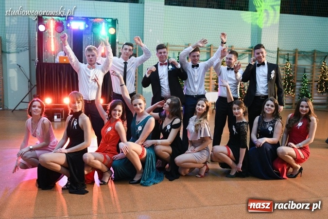 Zdjęcie w galerii na portalu naszraciborz.pl: Szalona studniówka maturzystów Kasprowicza  wiadomości z regionu