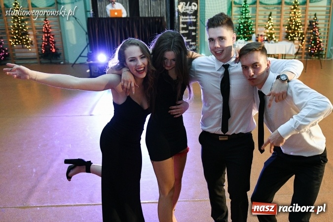 Zdjęcie w galerii na portalu naszraciborz.pl: Szalona studniówka maturzystów Kasprowicza  wiadomości z regionu