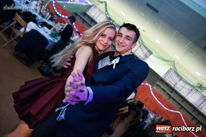 Zdjęcie w galerii na portalu naszraciborz.pl: Szalona studniówka maturzystów Kasprowicza  wiadomości z regionu