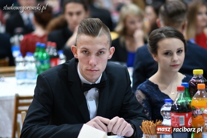 Zdjęcie w galerii na portalu naszraciborz.pl: Szalona studniówka maturzystów Kasprowicza  wiadomości z regionu