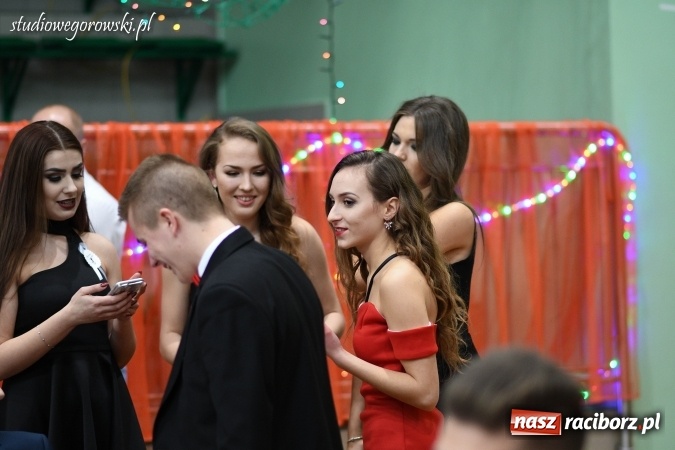 Zdjęcie w galerii na portalu naszraciborz.pl: Szalona studniówka maturzystów Kasprowicza  wiadomości z regionu