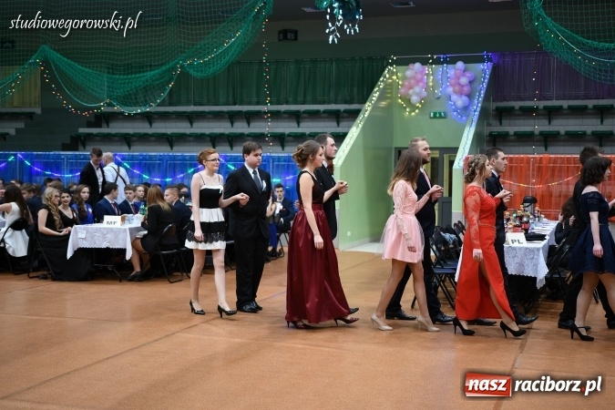 Zdjęcie w galerii na portalu naszraciborz.pl: Szalona studniówka maturzystów Kasprowicza  wiadomości z regionu