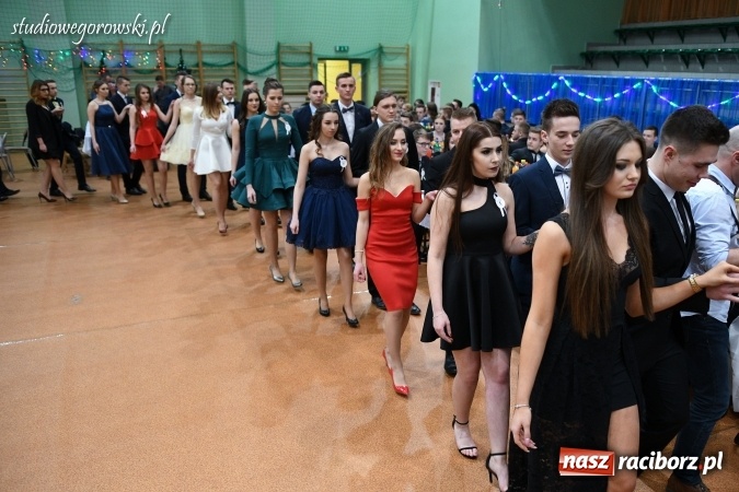 Zdjęcie w galerii na portalu naszraciborz.pl: Szalona studniówka maturzystów Kasprowicza  wiadomości z regionu