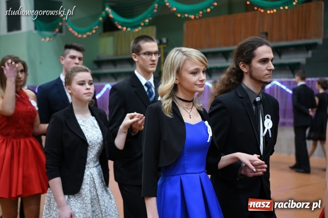 Zdjęcie w galerii na portalu naszraciborz.pl: Szalona studniówka maturzystów Kasprowicza  wiadomości z regionu