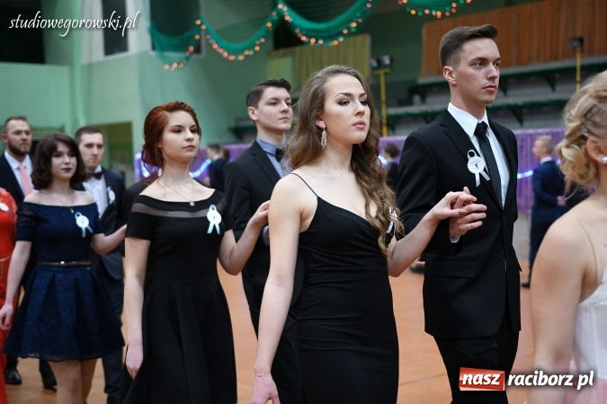 Zdjęcie w galerii na portalu naszraciborz.pl: Szalona studniówka maturzystów Kasprowicza  wiadomości z regionu