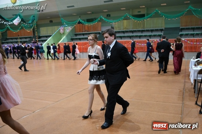 Zdjęcie w galerii na portalu naszraciborz.pl: Szalona studniówka maturzystów Kasprowicza  wiadomości z regionu