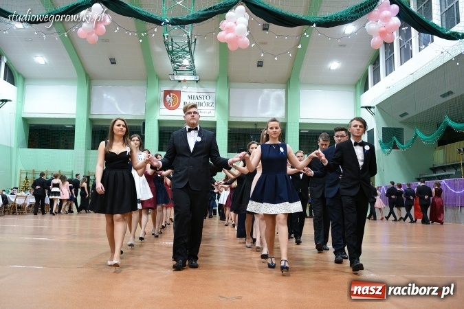 Zdjęcie w galerii na portalu naszraciborz.pl: Szalona studniówka maturzystów Kasprowicza  wiadomości z regionu