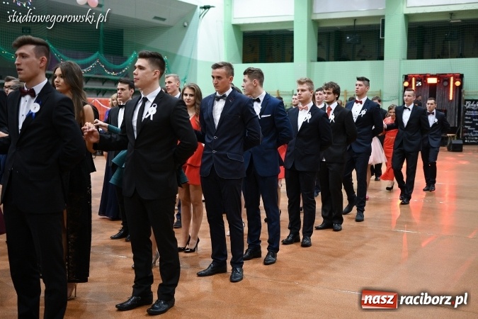 Zdjęcie w galerii na portalu naszraciborz.pl: Szalona studniówka maturzystów Kasprowicza  wiadomości z regionu