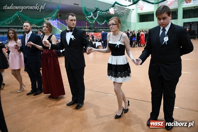 Zdjęcie w galerii na portalu naszraciborz.pl: Szalona studniówka maturzystów Kasprowicza  wiadomości z regionu