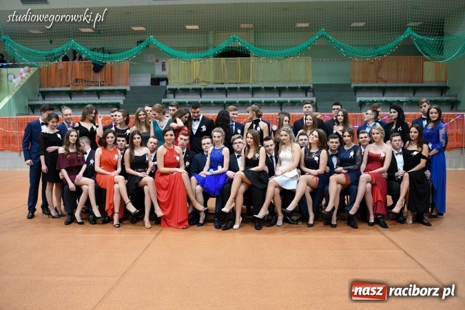 Zdjęcie w galerii na portalu naszraciborz.pl: Szalona studniówka maturzystów Kasprowicza  wiadomości z regionu