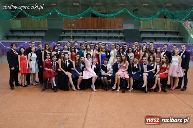 Zdjęcie w galerii na portalu naszraciborz.pl: Szalona studniówka maturzystów Kasprowicza  wiadomości z regionu