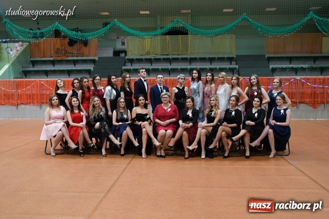 Zdjęcie w galerii na portalu naszraciborz.pl: Szalona studniówka maturzystów Kasprowicza  wiadomości z regionu