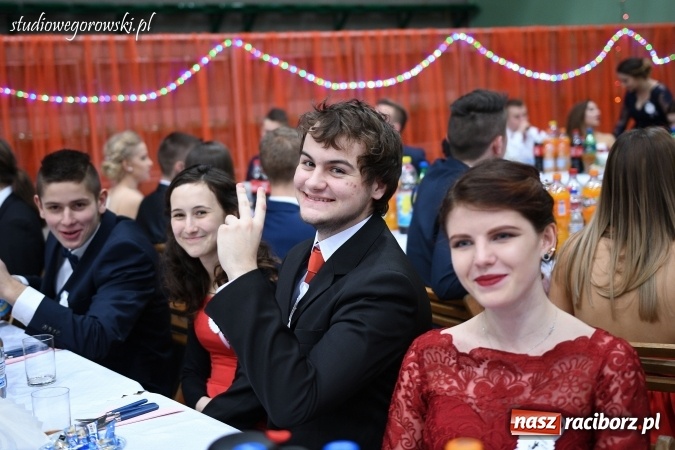 Zdjęcie w galerii na portalu naszraciborz.pl: Szalona studniówka maturzystów Kasprowicza  wiadomości z regionu