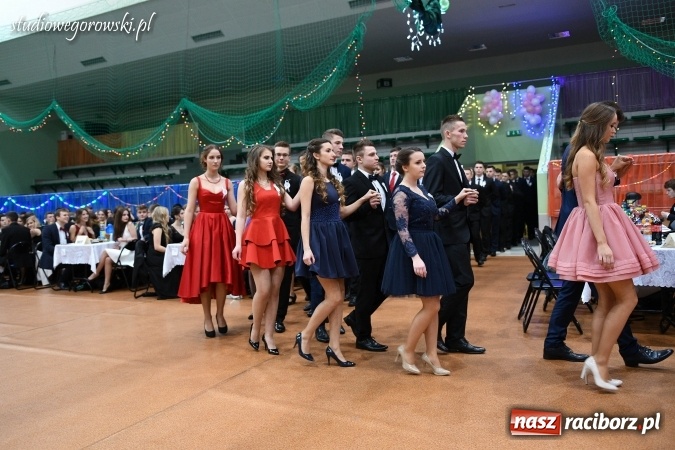 Zdjęcie w galerii na portalu naszraciborz.pl: Szalona studniówka maturzystów Kasprowicza  wiadomości z regionu