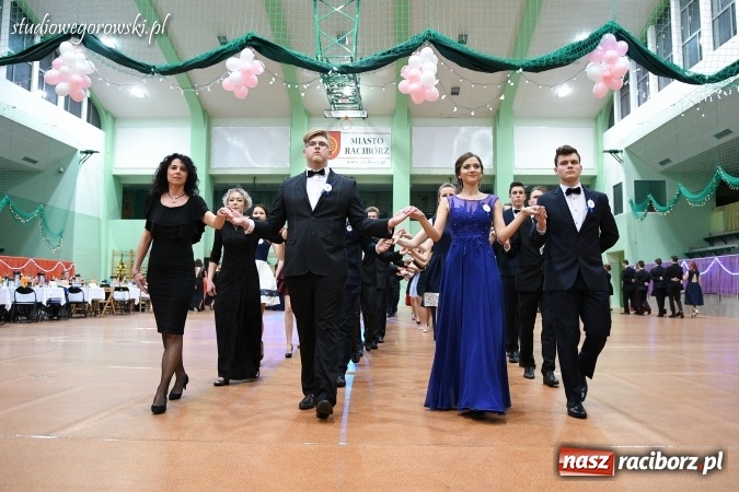 Zdjęcie w galerii na portalu naszraciborz.pl: Szalona studniówka maturzystów Kasprowicza  wiadomości z regionu