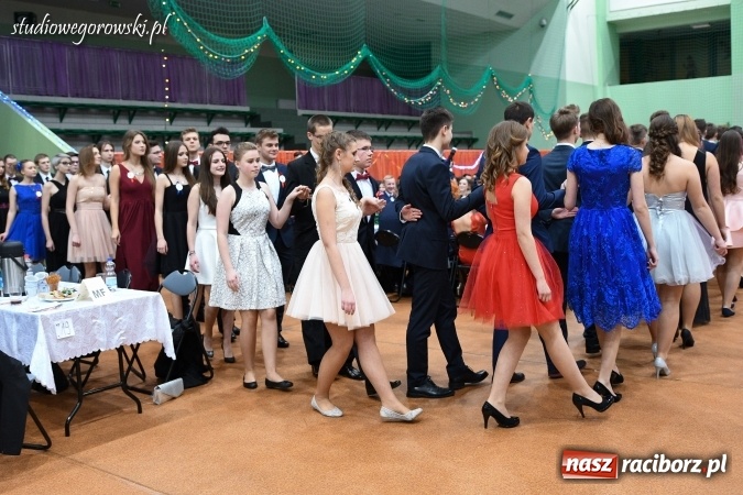 Zdjęcie w galerii na portalu naszraciborz.pl: Szalona studniówka maturzystów Kasprowicza  wiadomości z regionu