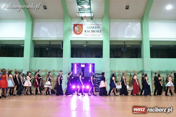 Zdjęcie w galerii na portalu naszraciborz.pl: Szalona studniówka maturzystów Kasprowicza  wiadomości z regionu