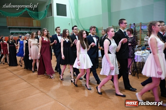 Zdjęcie w galerii na portalu naszraciborz.pl: Szalona studniówka maturzystów Kasprowicza  wiadomości z regionu