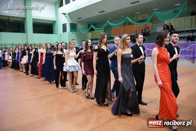 Zdjęcie w galerii na portalu naszraciborz.pl: Szalona studniówka maturzystów Kasprowicza  wiadomości z regionu