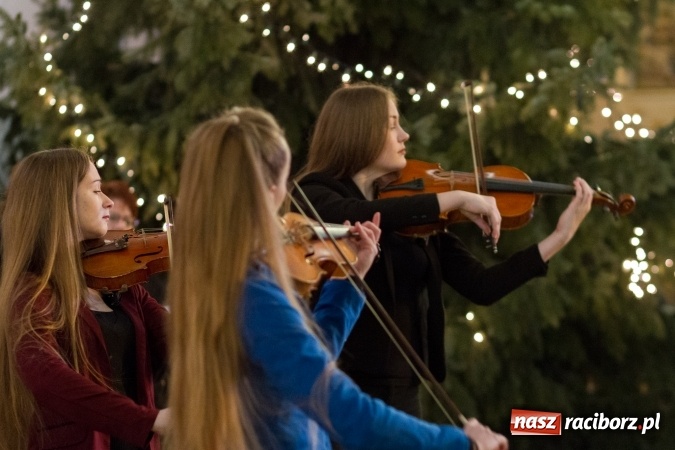Zdjęcie w galerii na portalu naszraciborz.pl: Krzanowicki wiecz&oacute;r kolęd FOTOREPORTAŻ wiadomości z regionu