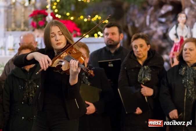Zdjęcie w galerii na portalu naszraciborz.pl: Krzanowicki wiecz&oacute;r kolęd FOTOREPORTAŻ wiadomości z regionu