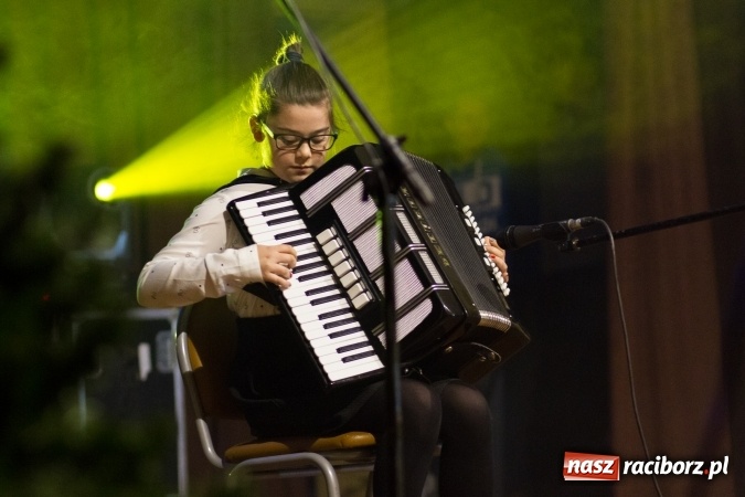 Zdjęcie w galerii na portalu naszraciborz.pl: Krzanowicki wiecz&oacute;r kolęd FOTOREPORTAŻ wiadomości z regionu