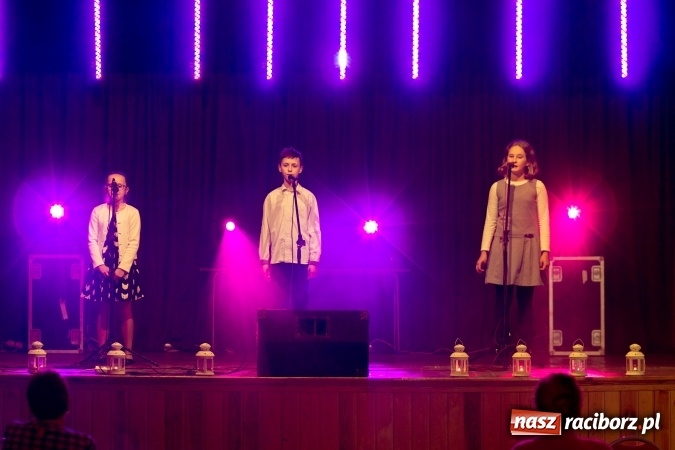 Zdjęcie w galerii na portalu naszraciborz.pl: Krzanowicki wiecz&oacute;r kolęd FOTOREPORTAŻ wiadomości z regionu