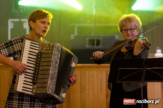 Zdjęcie w galerii na portalu naszraciborz.pl: Krzanowicki wiecz&oacute;r kolęd FOTOREPORTAŻ wiadomości z regionu