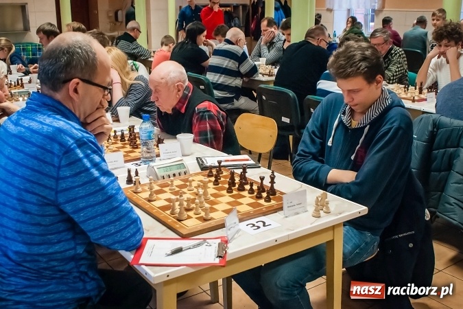 Zdjęcie w galerii na portalu naszraciborz.pl: Specjalny Ośrodek dla Niesłyszących i Słabosłyszących areną zmagań szachistów. Stawką puchar prezydenta wiadomości z regionu