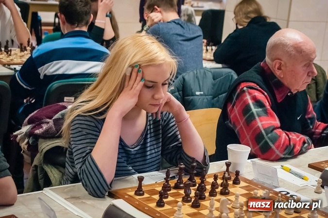 Zdjęcie w galerii na portalu naszraciborz.pl: Specjalny Ośrodek dla Niesłyszących i Słabosłyszących areną zmagań szachistów. Stawką puchar prezydenta wiadomości z regionu