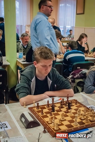 Zdjęcie w galerii na portalu naszraciborz.pl: Specjalny Ośrodek dla Niesłyszących i Słabosłyszących areną zmagań szachistów. Stawką puchar prezydenta wiadomości z regionu