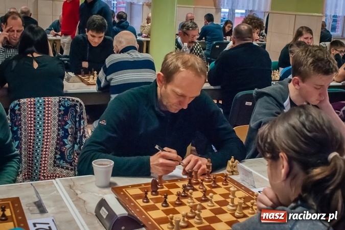 Zdjęcie w galerii na portalu naszraciborz.pl: Specjalny Ośrodek dla Niesłyszących i Słabosłyszących areną zmagań szachistów. Stawką puchar prezydenta wiadomości z regionu