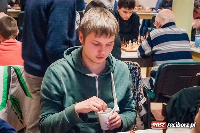 Zdjęcie w galerii na portalu naszraciborz.pl: Specjalny Ośrodek dla Niesłyszących i Słabosłyszących areną zmagań szachistów. Stawką puchar prezydenta wiadomości z regionu